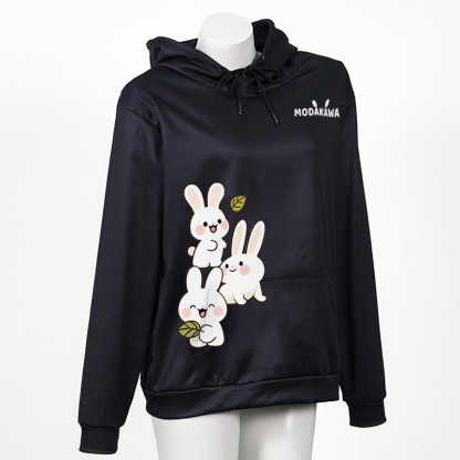 Modakawa Hoodie mit gestapeltem Hasenbuchstaben-Print - Black - 5XL - image 4