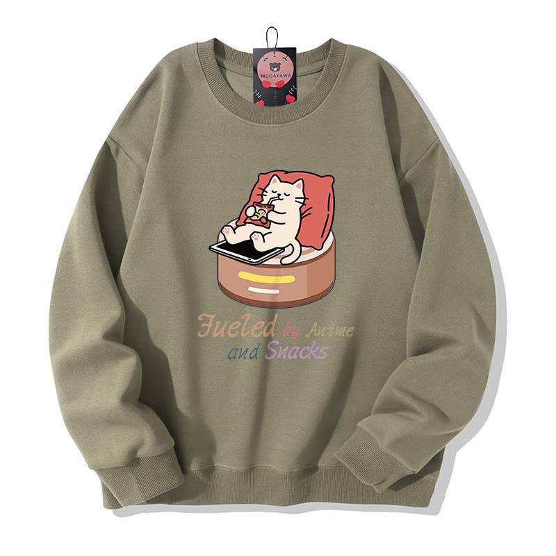 FUELED BY ANIME AND SNACKS: Lazy Cat Grafik-Sweatshirt mit Rundhalsausschnitt - Light Khaki - 5XL - image 5