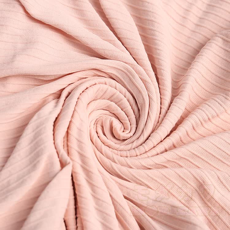 Rosa geripptes Trägerkleid mit Rüschensaum - image 6