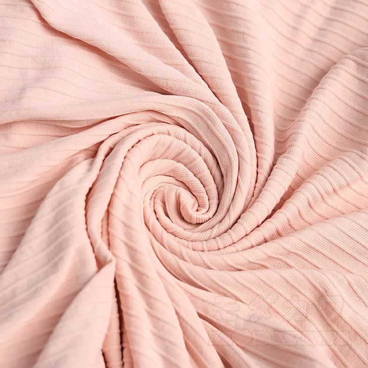 Rosa geripptes Trägerkleid mit Rüschensaum - image 6
