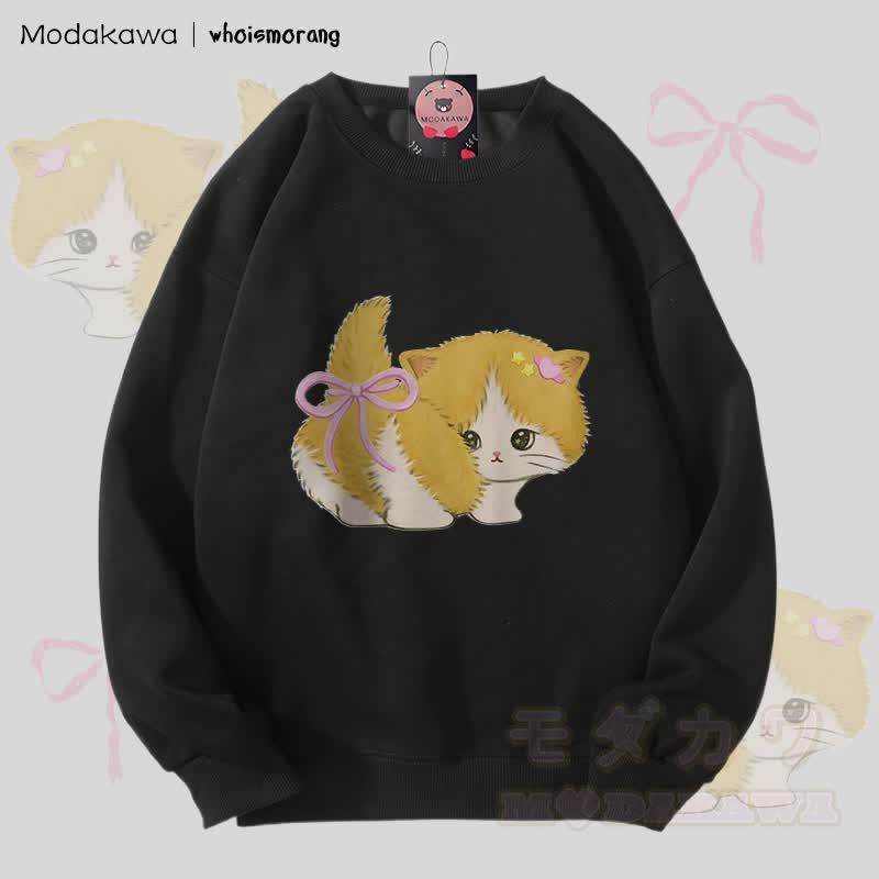 MODAKAWA X whoismorang Bow Tail Cat Graphic Unisex Sweatshirt - Schwarz - 5XL - image 4