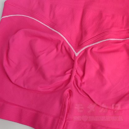 Buntes Set aus bauchfreiem Tanktop mit Herzmuster und hochgeschnittenen Shorts - image 12