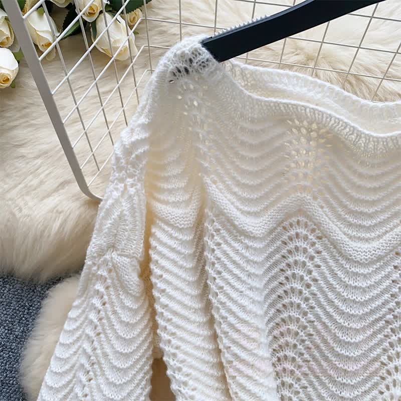 Strickpullover mit offener Spitze, karierter Rock, passendes Outfit - image 4