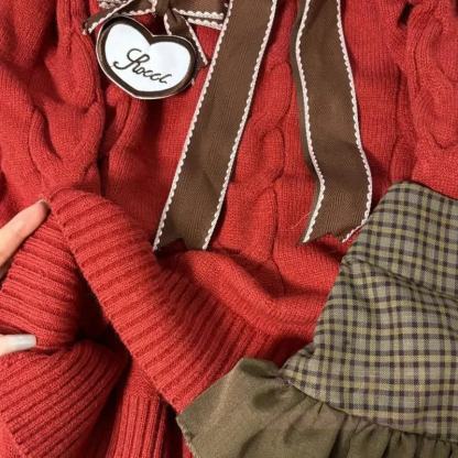 Zweiteiliges Set: Schulterfreier Zopfstrickpullover mit Schleife, hochtaillierter Rüschenrock und zweiteiliges Set - image 7