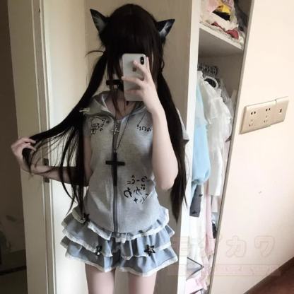 Harajuku Fashion: Zweiteiliges Set aus süßem Kapuzentop mit Katzenprint und Rüschenrock - image 5