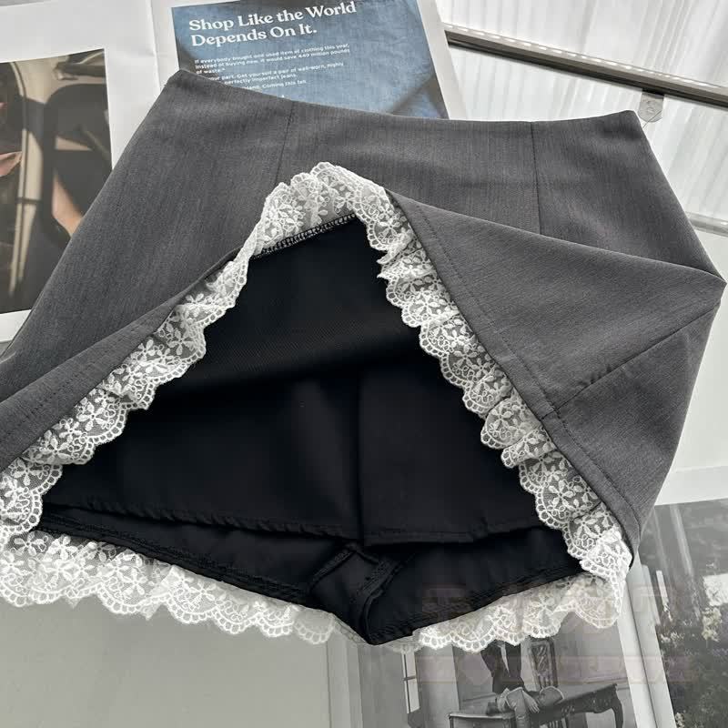 Zweiteiliges Set aus süßem Spitzen-Camisole mit Schleife und Faltenrock - image 9