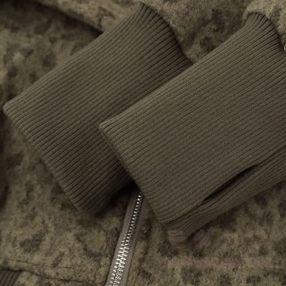 Hochwertige Kapuzenjacke mit Leopardenmuster und Reißverschluss - image 4