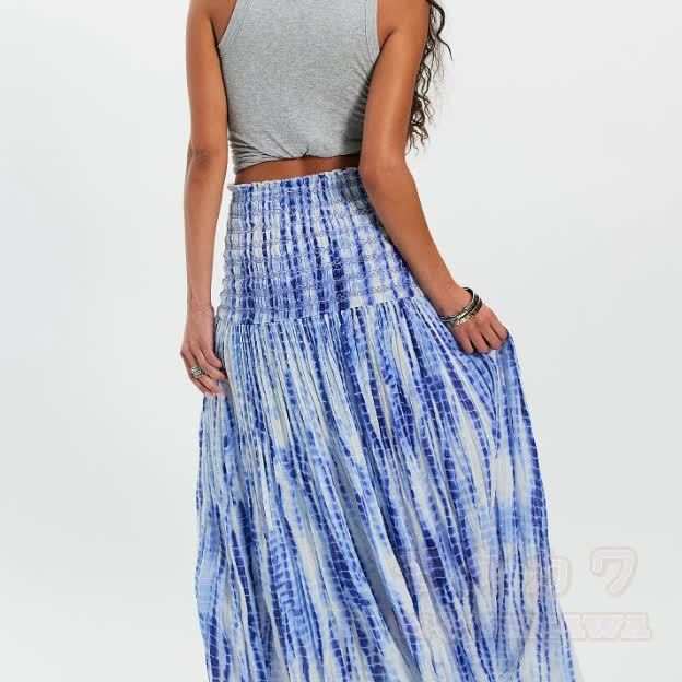 2-in-1-Kleid, blau-weiß gestreift, gerafft, trägerlos, Midi-Länge - image 6
