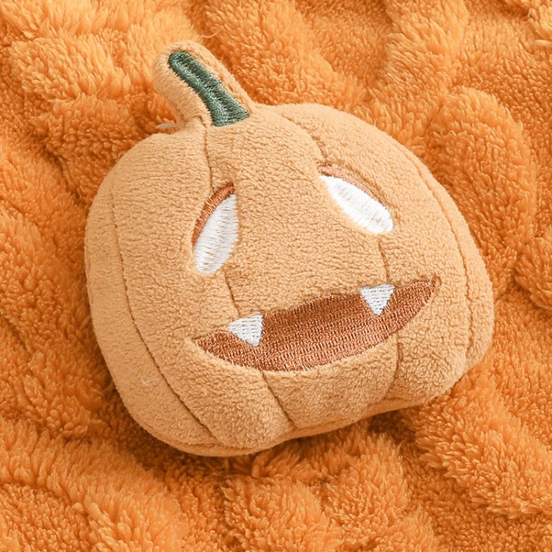 Halloween-Pyjama-Set mit Kapuze und Kürbisprägung aus Plüsch - image 3