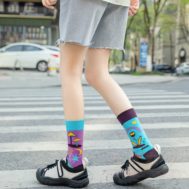 Bunte, asymmetrisch bedruckte Socken bis zur Wade - image 4