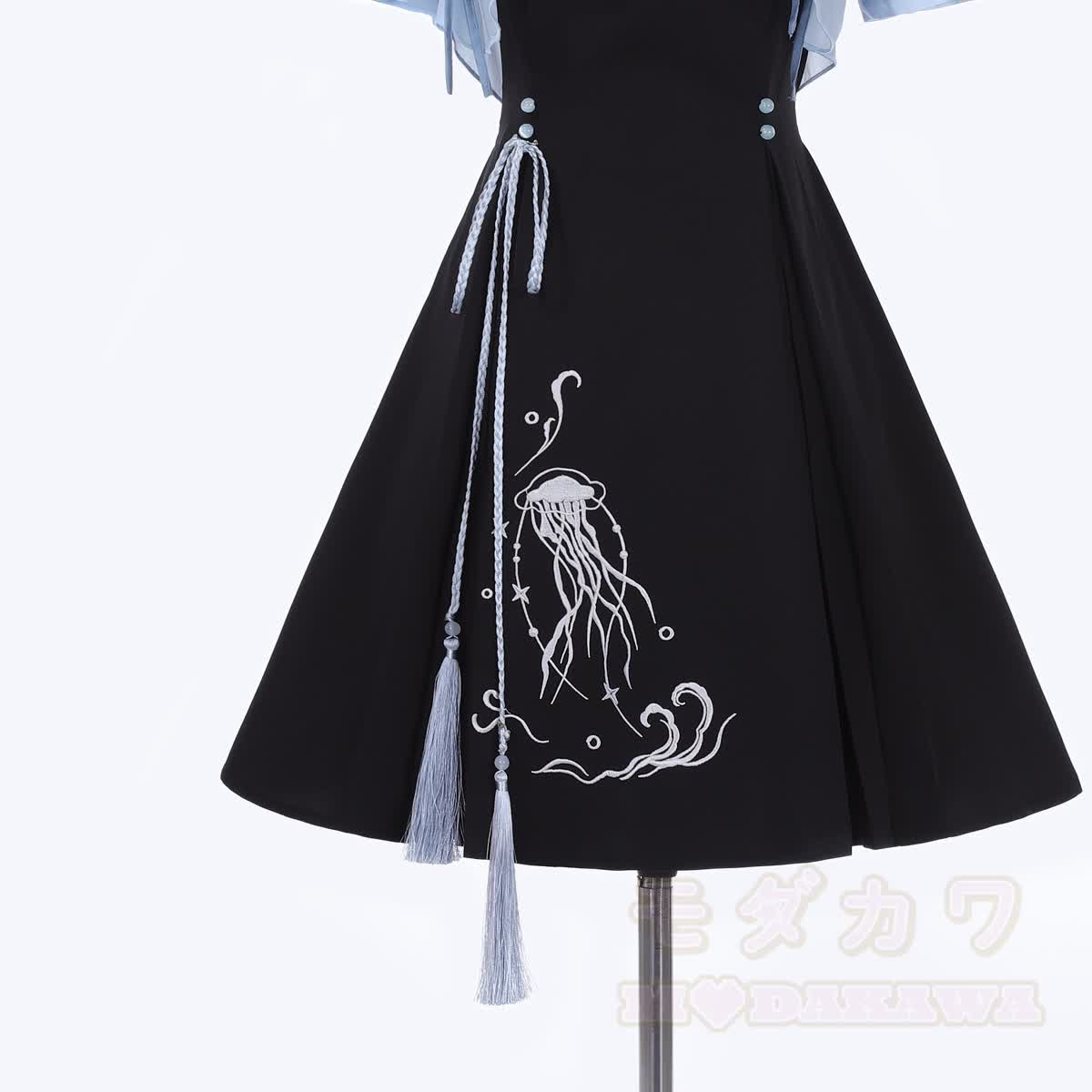 Transparentes Oberteil mit Stehkragen, besticktes Unterkleid mit Quallenmotiv, passendes Outfit - image 9