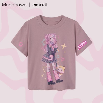 MODAKAWA X emiroll Nikki Graphic Damen Cropped T-Shirt, 92 % gekämmte Baumwolle - Purple - XL - image 4