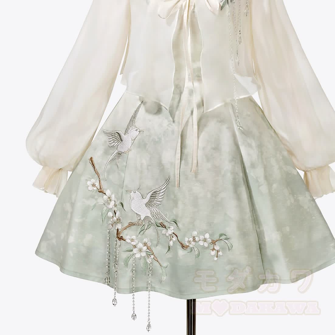 Transparenter Cardigan, besticktes Trägerkleid mit Vogelmotiv, passendes Outfit - image 10