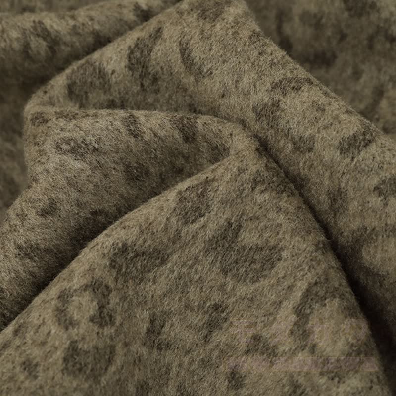 Hochwertige Kapuzenjacke mit Leopardenmuster und Reißverschluss - image 5