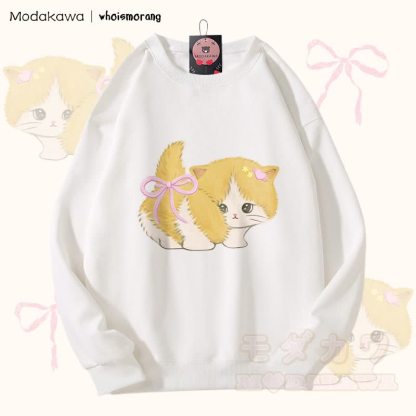 MODAKAWA X whoismorang Bow Tail Cat Graphic Unisex Sweatshirt - Weiß - 5XL - image 3
