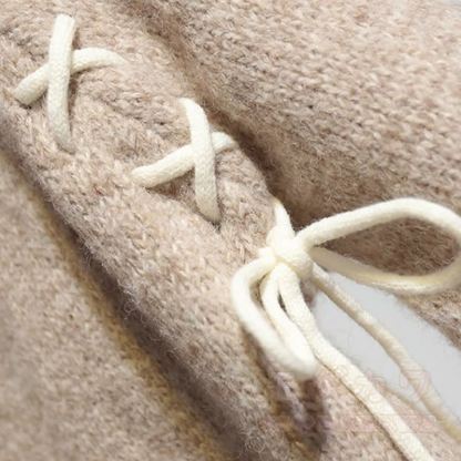 Zweiteiler aus Strickpullover, Gürtel und Shorts - image 5