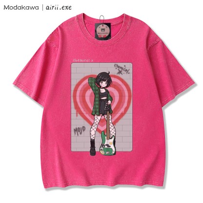 MODAKAWA X airii.exe CHEMICAL Gitarrenmädchen-Buchstabendruck, Vintage-gewaschenes Modakawa-T-Shirt aus 100 % Baumwolle - Rose Red - 3XL - image 3