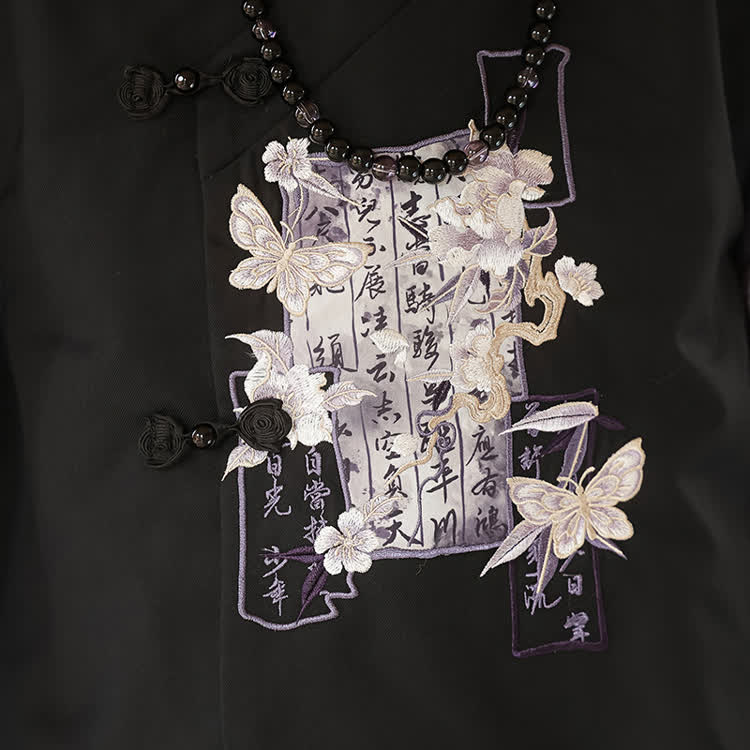 Weste mit Schmetterlingsstickerei, lila Oberteil mit Glockenärmeln, schwarze Shorts und Halskette - image 12
