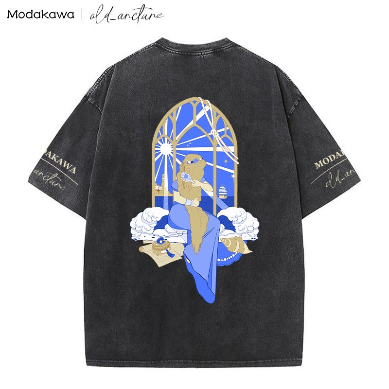 MODAKAWA X old_arcture – T-Shirt mit „Blondes Mädchen bürstet Haare“ und Muschel-Print im Vintage-Look - Black - 5XL - image 4