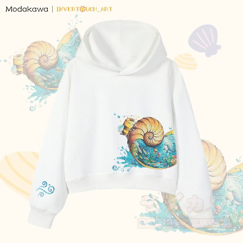MODAKAWA X INVERTOUCH_ART Ocean Shell Bee Graphic Modakawa Cropped Cotton Hoodie - Weiß A - 3XL - image 7