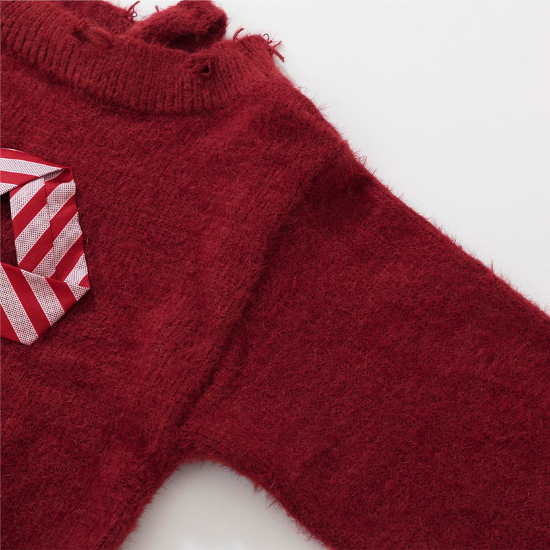 Schleifen-Pullover mit Rissen, kariertes Unterkleid, passendes Outfit - image 7
