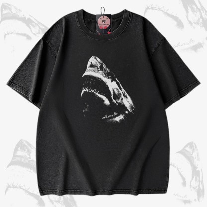 Modakawa Unisex Vintage Washed T-Shirt mit offenem Maul und Hai-Motiv - Black - 5XL - image 5