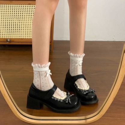 Mary Jane Schuhe mit Rüschen und Blockabsatz - image 4