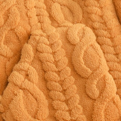 Halloween-Pyjama-Set mit Kapuze und Kürbisprägung aus Plüsch - image 4