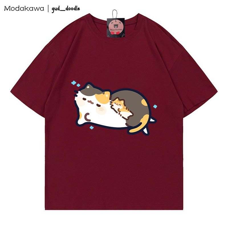 MODAKAWA X gud_doodle T-Shirt mit schlafendem Katzen-Print - Wine Red - 5XL - image 5
