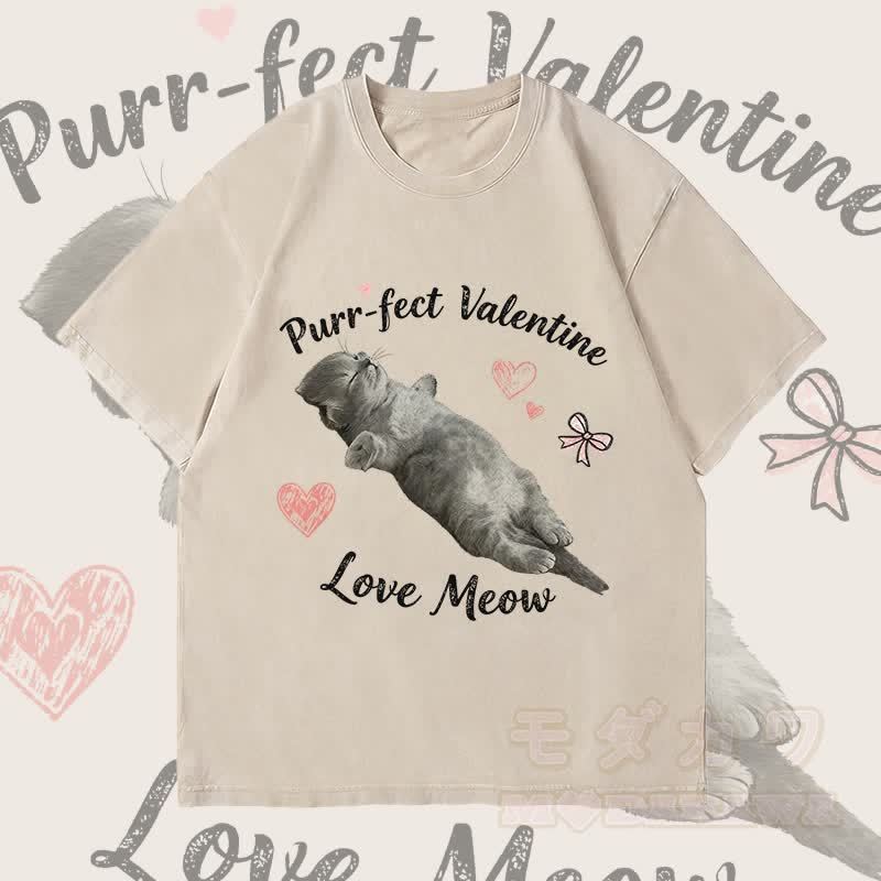 MODAKAWA PURR-FECT VALENTINE Verspieltes Katzenmotiv Unisex Vintage Washed T-Shirt - Beige - 4XL - image 3
