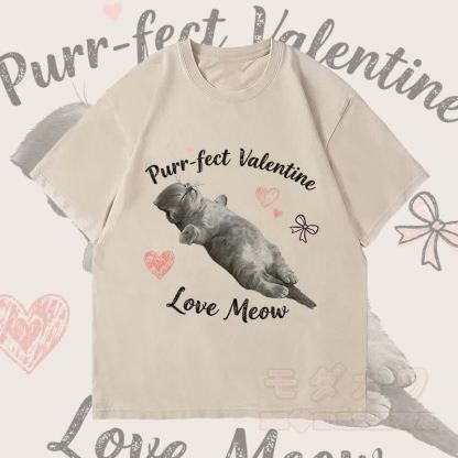 MODAKAWA PURR-FECT VALENTINE Verspieltes Katzenmotiv Unisex Vintage Washed T-Shirt - Beige - 4XL - image 3