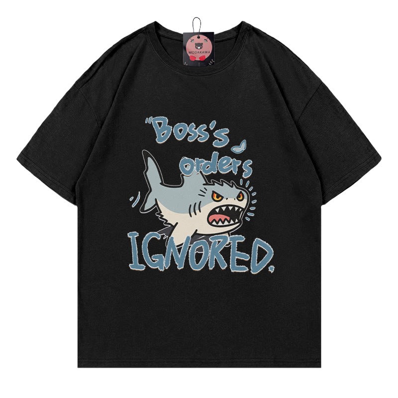 BOSS'S ORDERS IGNORED – Modakawa-T-Shirt mit Hai-Buchstabenprint - Black - 5XL - image 3