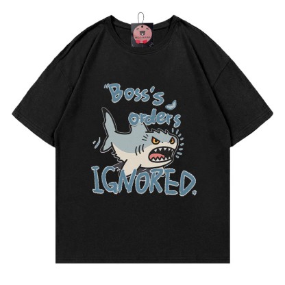 BOSS'S ORDERS IGNORED – Modakawa-T-Shirt mit Hai-Buchstabenprint - Black - 5XL - image 3