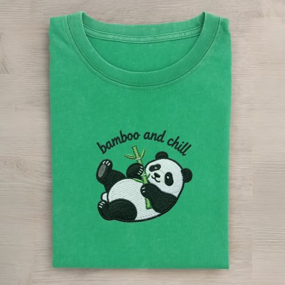 BAMBOO AND CHILL Unisex-T-Shirt mit Panda-Grafik im Vintage-Stil, verwaschen - Green - 5XL - image 4
