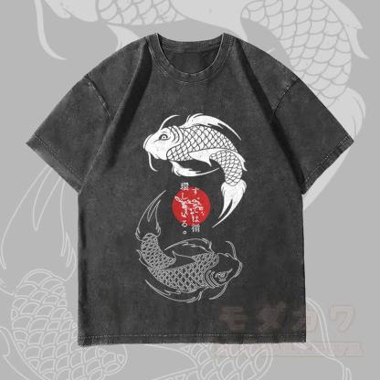 MODAKAWA Dual Koi Graphic Unisex Vintage Washed T-Shirt - Schwarz - 4XL - image 4