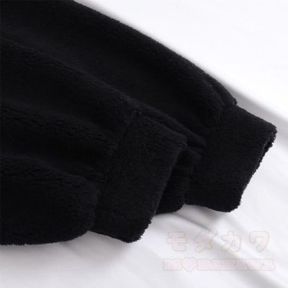 Plüsch-Kapuzen-Einteiler mit Buchstabenstickerei - image 7