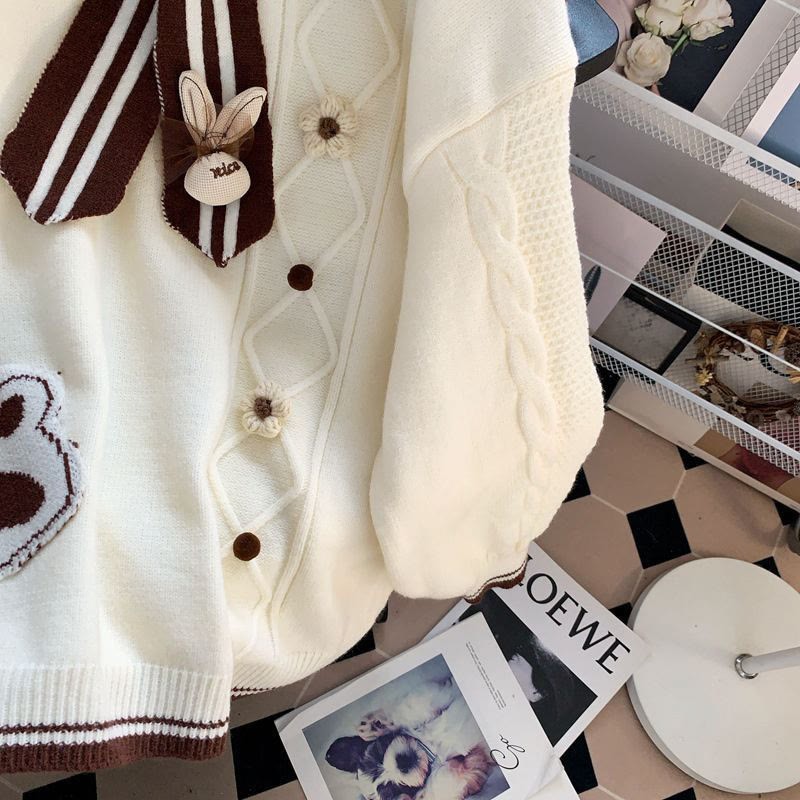 3D-Pullover mit Hasen- und Blumenmuster - image 4