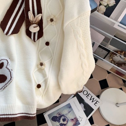 3D-Pullover mit Hasen- und Blumenmuster - image 4