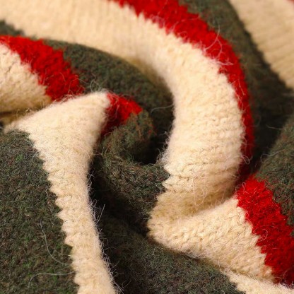 Gestreifter Strickpullover, karierte Hose, passendes Outfit - image 5