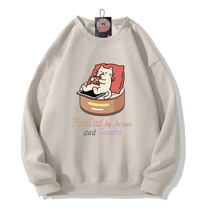 FUELED BY ANIME AND SNACKS: Lazy Cat Grafik-Sweatshirt mit Rundhalsausschnitt - Light Beige - 5XL - image 4