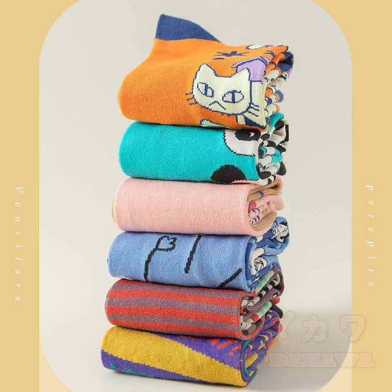 Bunte, asymmetrisch bedruckte Socken bis zur Wade - image 5