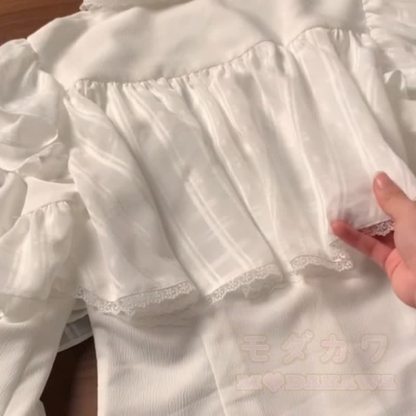 Zweiteiliges Set: Langarmbluse mit Rüschen und Schleife aus Spitze und kariertem Stufenrock - image 6