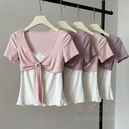 Zweiteiliges Set aus süßem Kurzarm-T-Shirt mit Schleife und Polka-Dots sowie einem Rock mit elastischem Bund - image 4