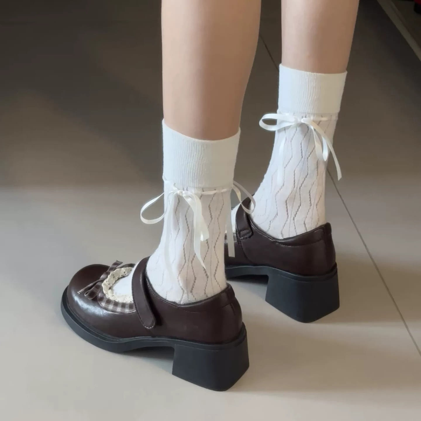 Mary Jane Schuhe mit Rüschen und Blockabsatz - image 9
