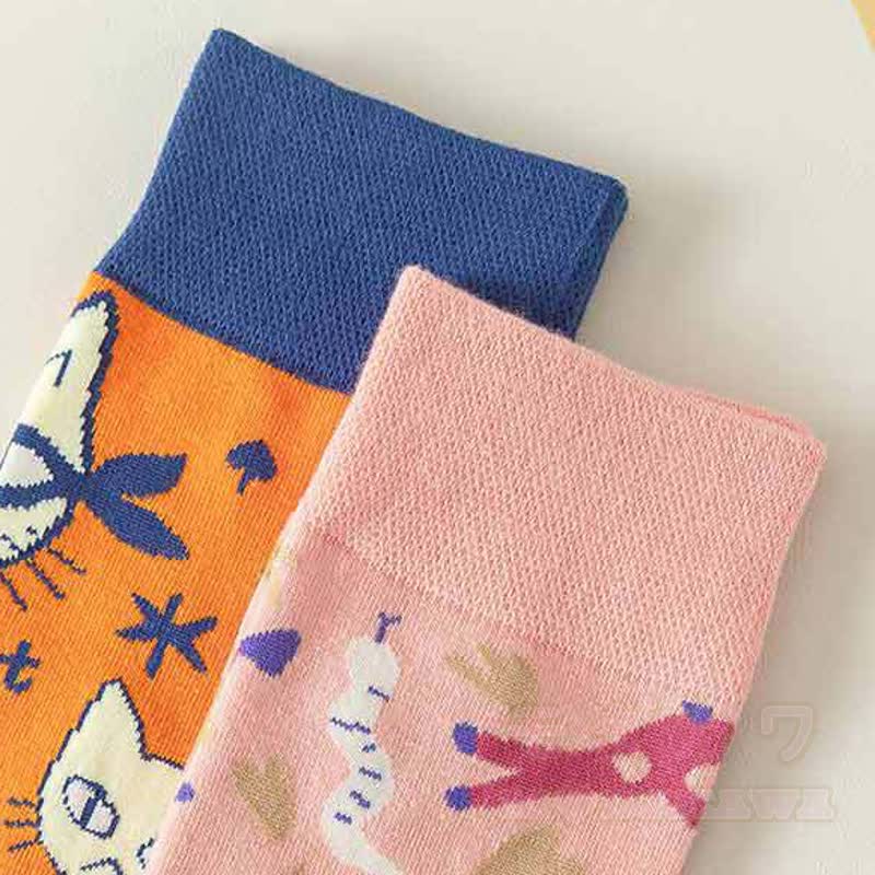 Bunte, asymmetrisch bedruckte Socken bis zur Wade - image 6
