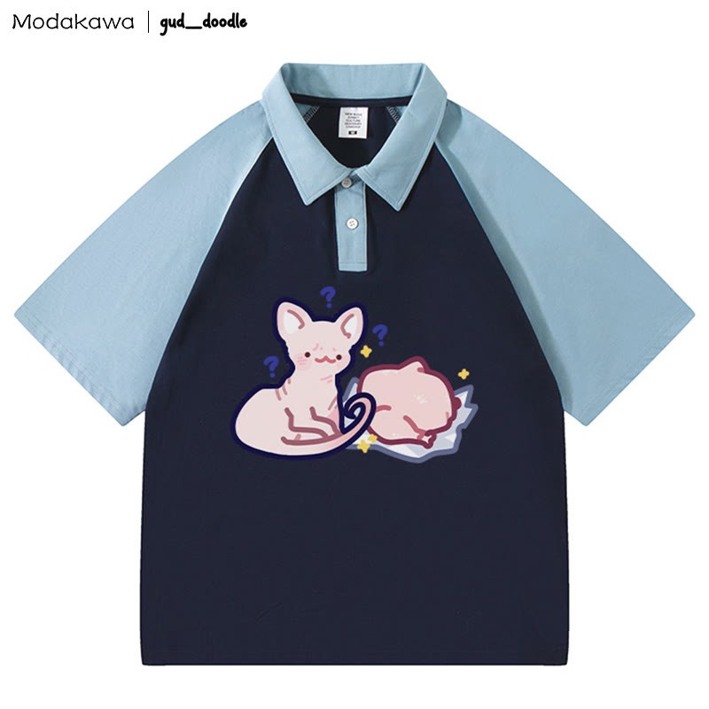 MODAKAWA X gud_doodle Polo-T-Shirt mit „Kitty Chicken“-Buchstabendruck - Purplish Blue&Blue - 4XL - image 5