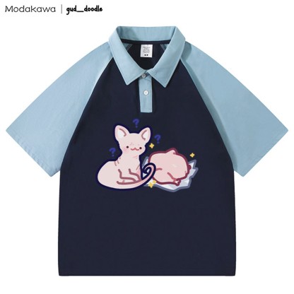 MODAKAWA X gud_doodle Polo-T-Shirt mit „Kitty Chicken“-Buchstabendruck - Purplish Blue&Blue - 4XL - image 5