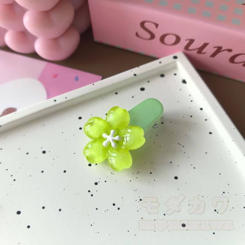 Niedliche transparente Haarspangen mit Blumen - Grüne Einzelblüte - image 18