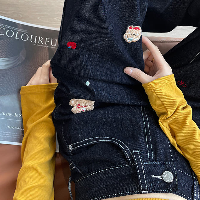 Schicke Jeans mit Cartoon-Stickerei und weitem Bein - image 4