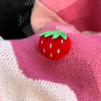 3D Erdbeere Wellenstreifen Strick Hoodie Pullover - image 4